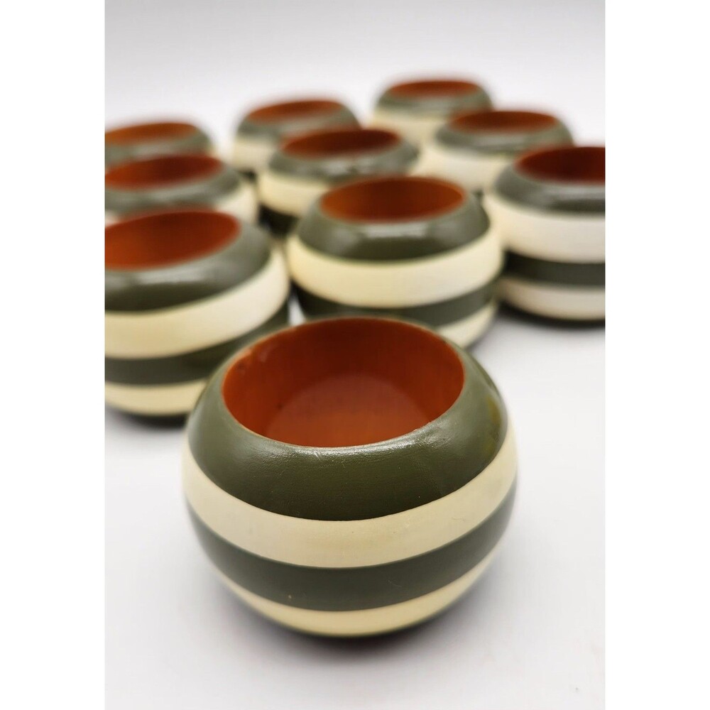 VNTG Set of 11 Dark Green & Ivory  Lacquered Wooden Napkin Rings Hand Painted. - Picture 5 of 6